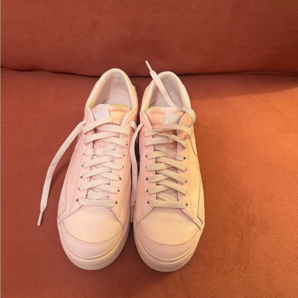 Nike Soft Pink Casual Sneakers Size 8 - Picture 1 of 4